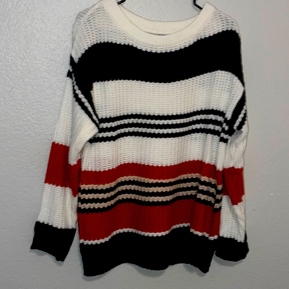 Amazon sweater. Size medium. Great sweater with a pair of denim, heels and hat!